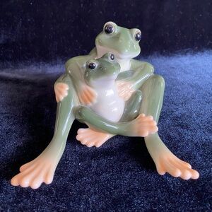 Franz Porcelain Frog Figurine FZ00625 Mother & Baby Frog 3"